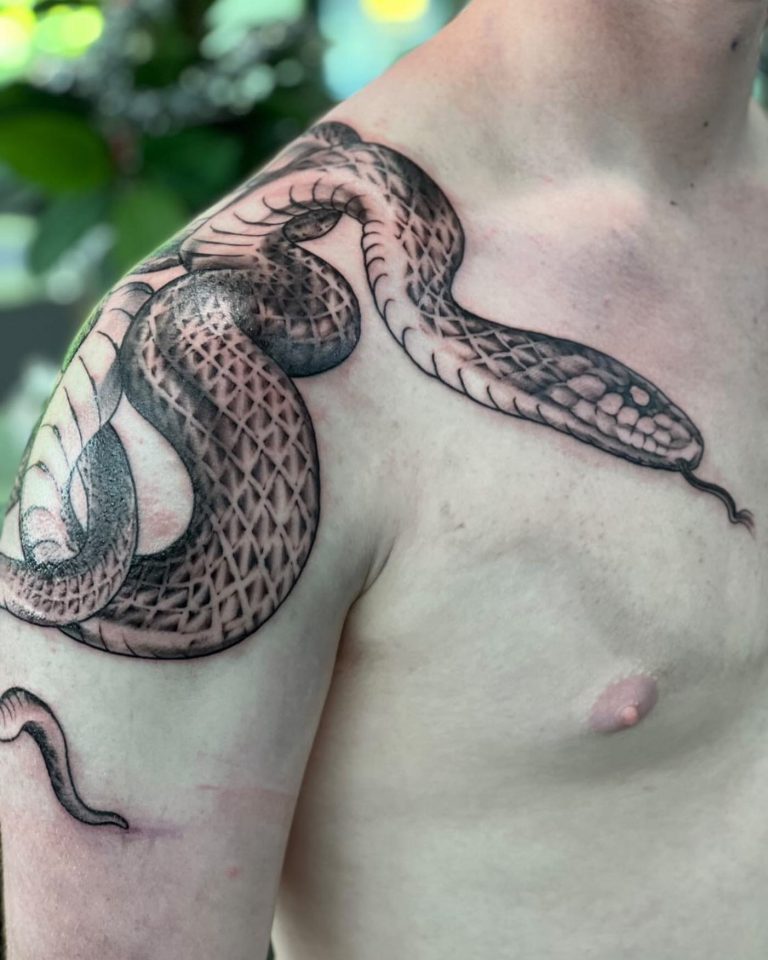 Slithering shoulder snake done by Keno @klntattoo